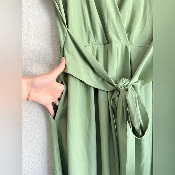 Halara Breezeful Short Sleeve Pocket Tie Back Quick Dry Midi Dress wasabi green - Picture 5 of 9